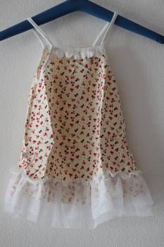 Na predaj šatôčky-nové-veľkosti 70 a 80.Cena za kus 2 eurá.