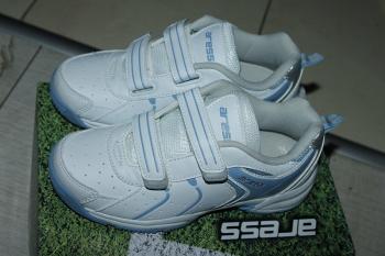 úplne nové,veľkosť 32 a 35.Cena 7 eur Podľa mňa vhodné aj pre dievča aj pre chlapca