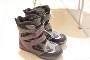 Predám dievčenské čižmy-nové,veľkosť 36 a 37.Pôvodná cena 22eur,predávam za 7 eur