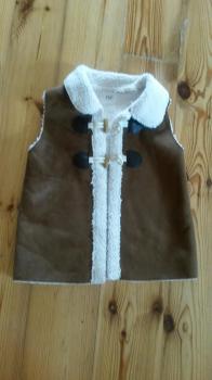 Vesta s kožušinkou ako nova , vel.110