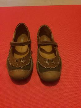 Dievčenské hnedé sandálky zn. KORNECKI