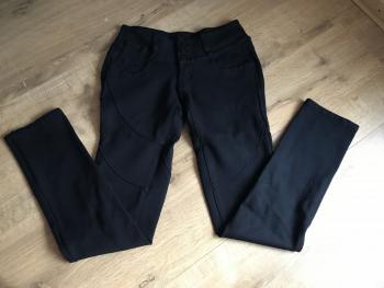 Elegantné čierne nohavice 