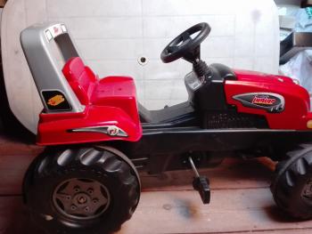 Detský traktor na pedále