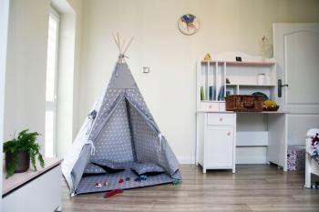 Krásny sivý Teepee stan s hviezdičkami 