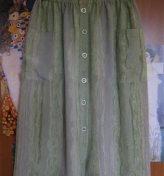 Bledozelená sukňa na gombíky