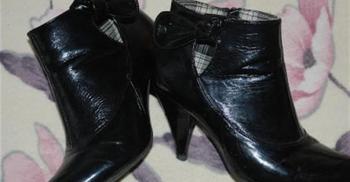 Čierne členkové čižmy