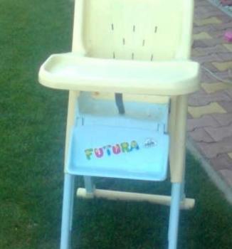 Polohovateľná stolička na jedenie